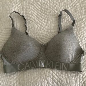 CALVIN KLEIN tshirt bralette